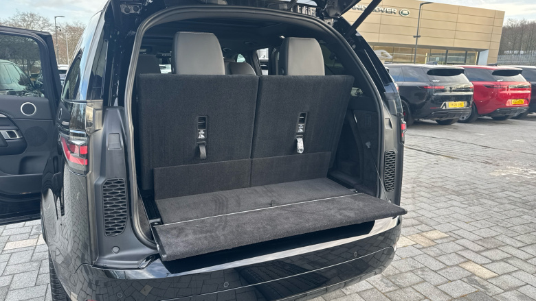 Land Rover Discovery 3.0 D300 Dynamic HSE 5dr Auto Diesel Station Wagon